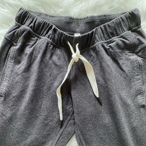 NWOT ladies Lululemon joggers Sz 4